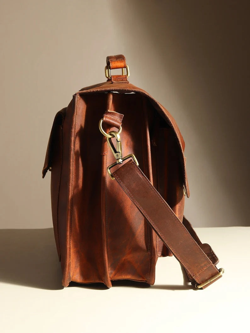 Retro Leather Courier Bag – Distressed Finish for Timeless Style