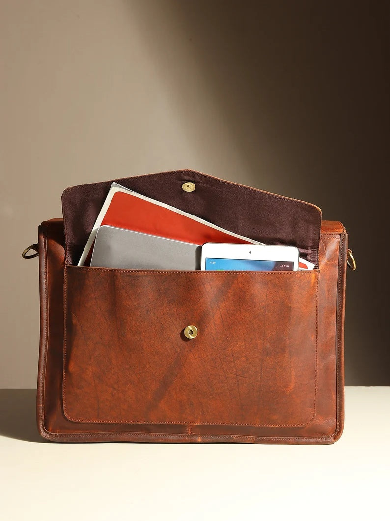 Retro Leather Courier Bag – Distressed Finish for Timeless Style