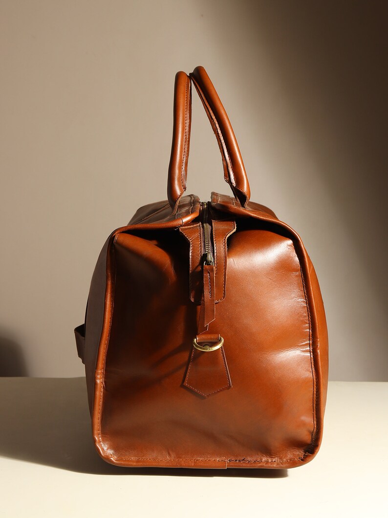 Men’s Leather Travel Duffle Bag – Elegant & Durable