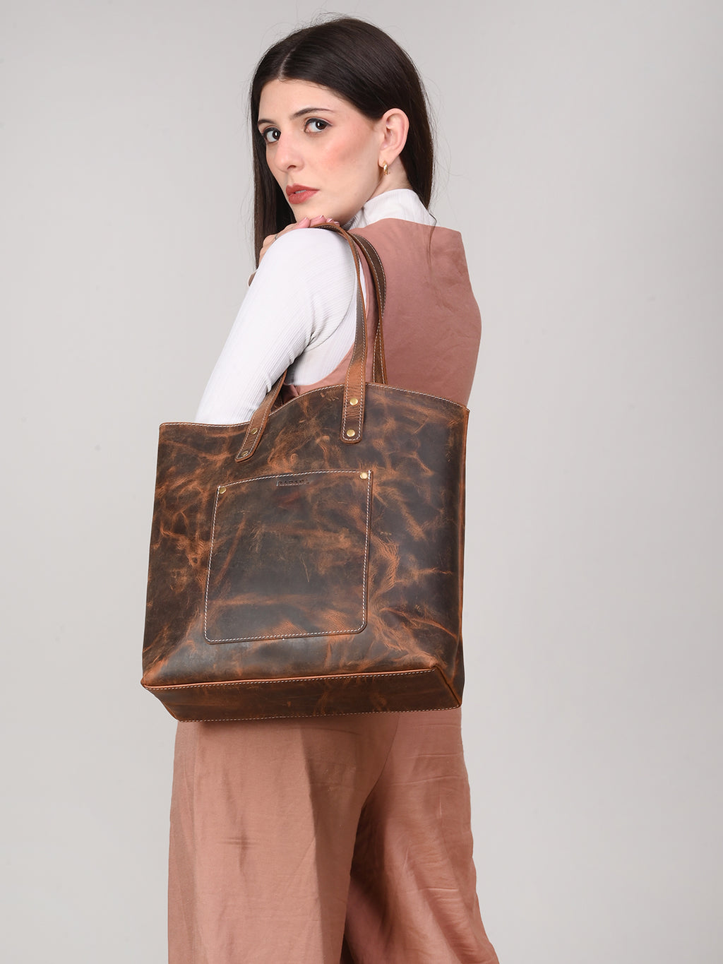 Signature Leather Tote Bag – Luxurious, Durable, Stylish