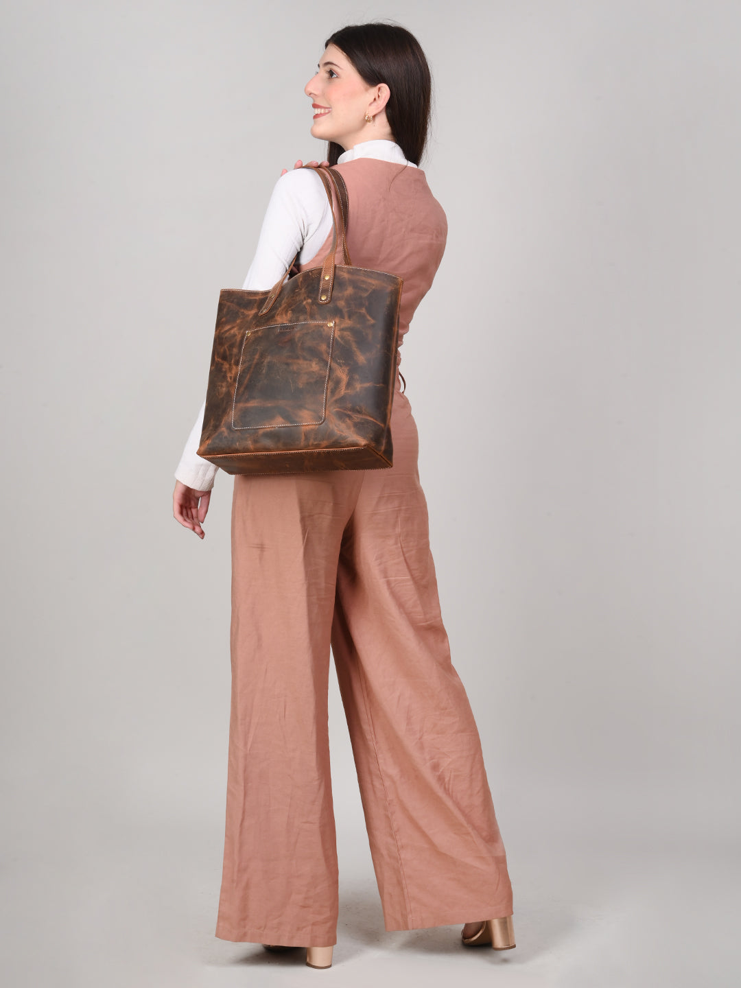 Signature Leather Tote Bag – Luxurious, Durable, Stylish