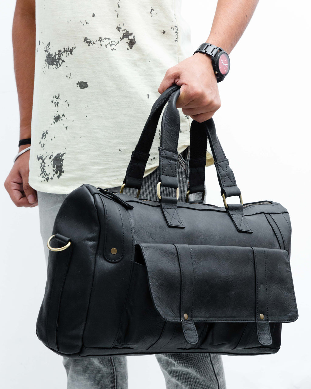 Classic Leather Overnight Bag – Durable & Elegant
