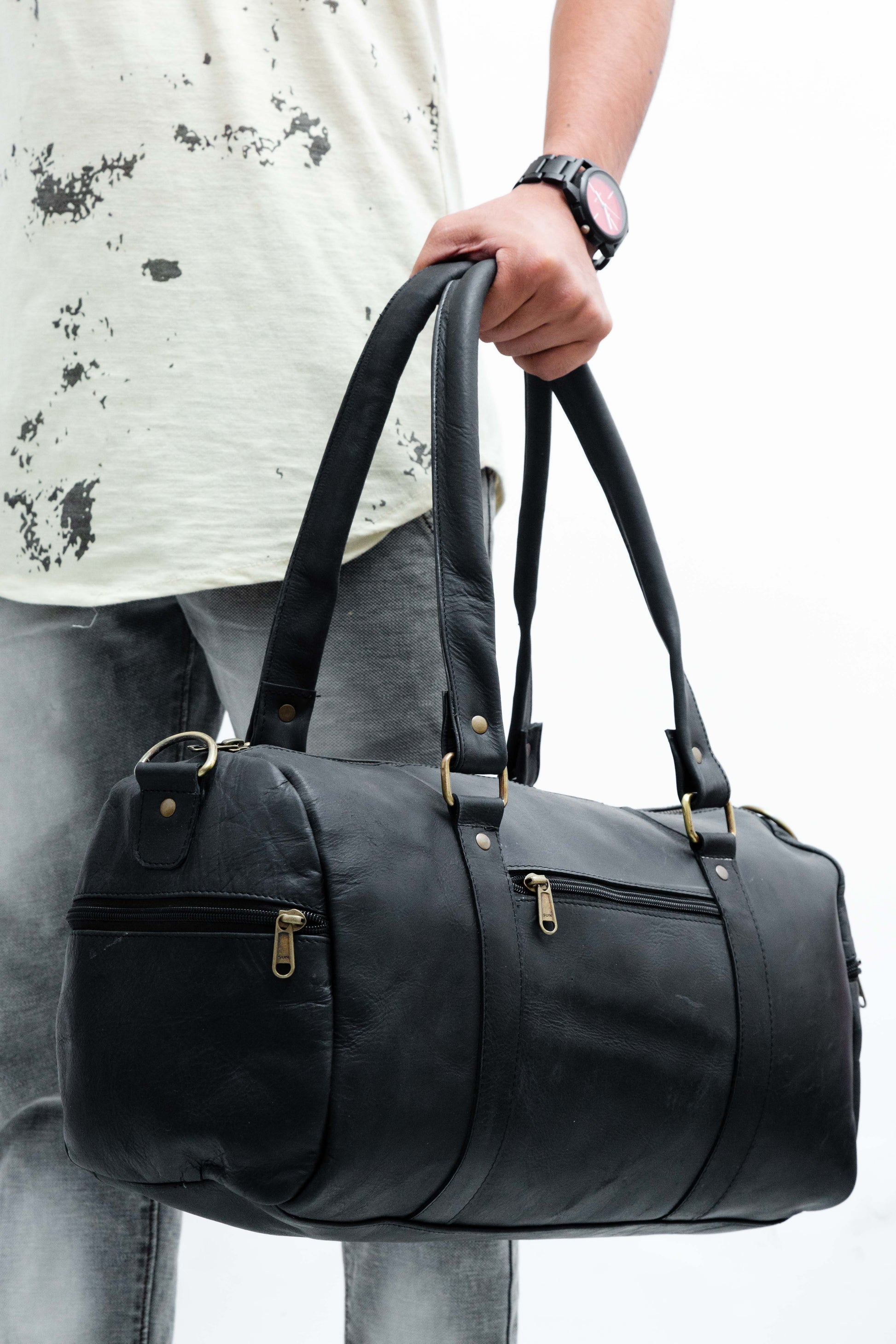 Unisex Leather Duffle – For Business or Weekend Trips