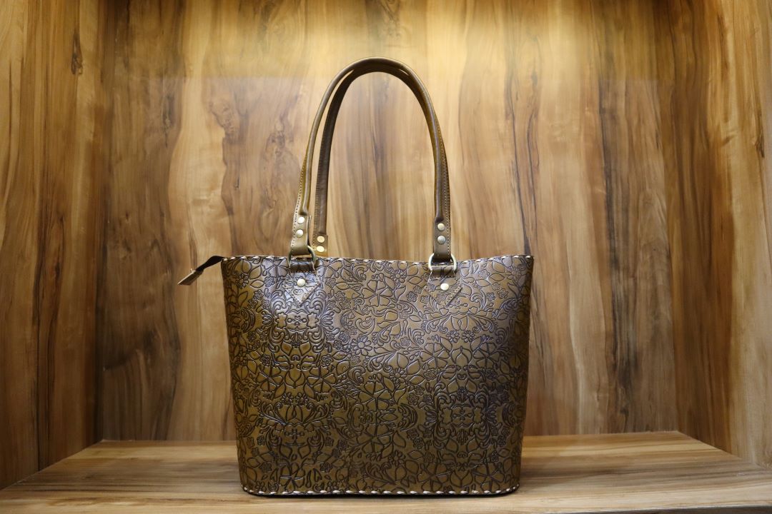 Designer Leather Tote Bag – Premium Craftsmanship