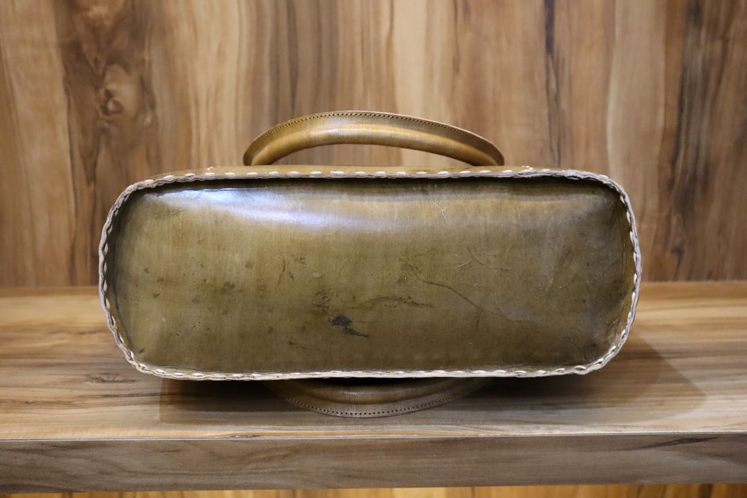 Premium Leather Shoulder Tote – Stylish Handbag for Everyday Use