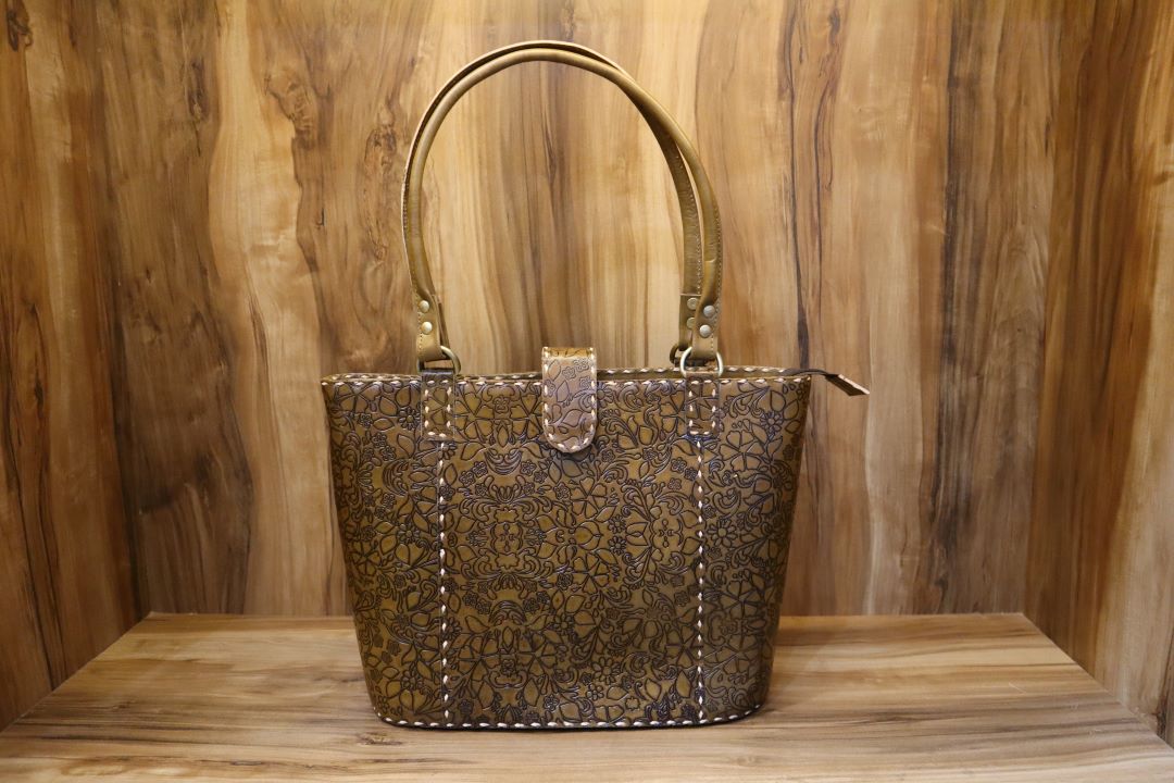 Genuine Leather Tote Bag – Timeless Everyday Carryall