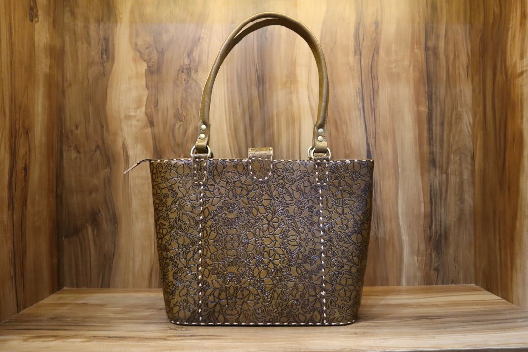 Genuine Leather Tote Bag – Timeless Everyday Carryall