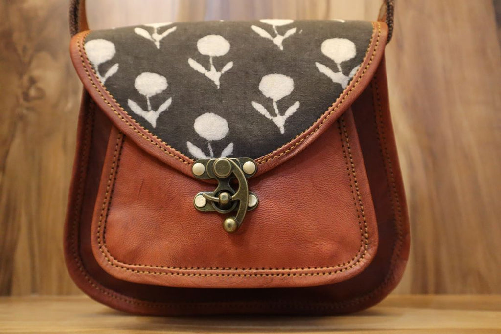 Minimalist Leather Sling Bag – Vintage Style, Modern Fit