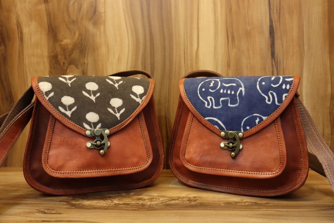 Minimalist Leather Sling Bag – Vintage Style, Modern Fit