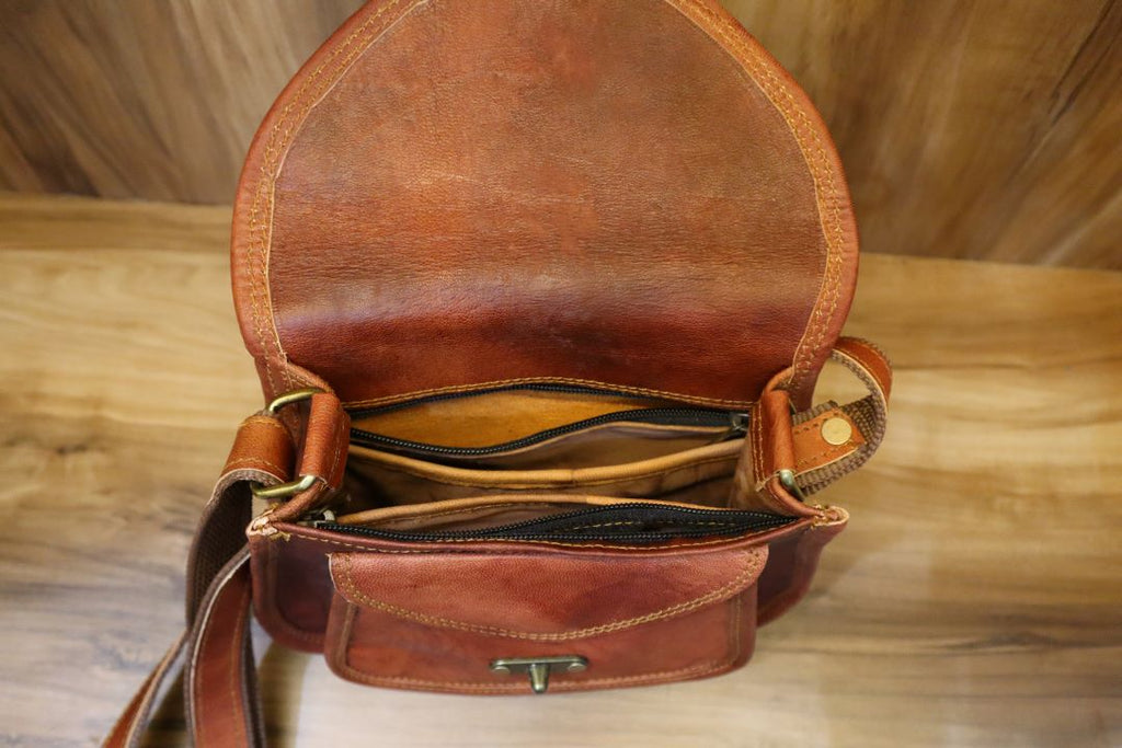 Minimalist Leather Sling Bag – Vintage Style, Modern Fit