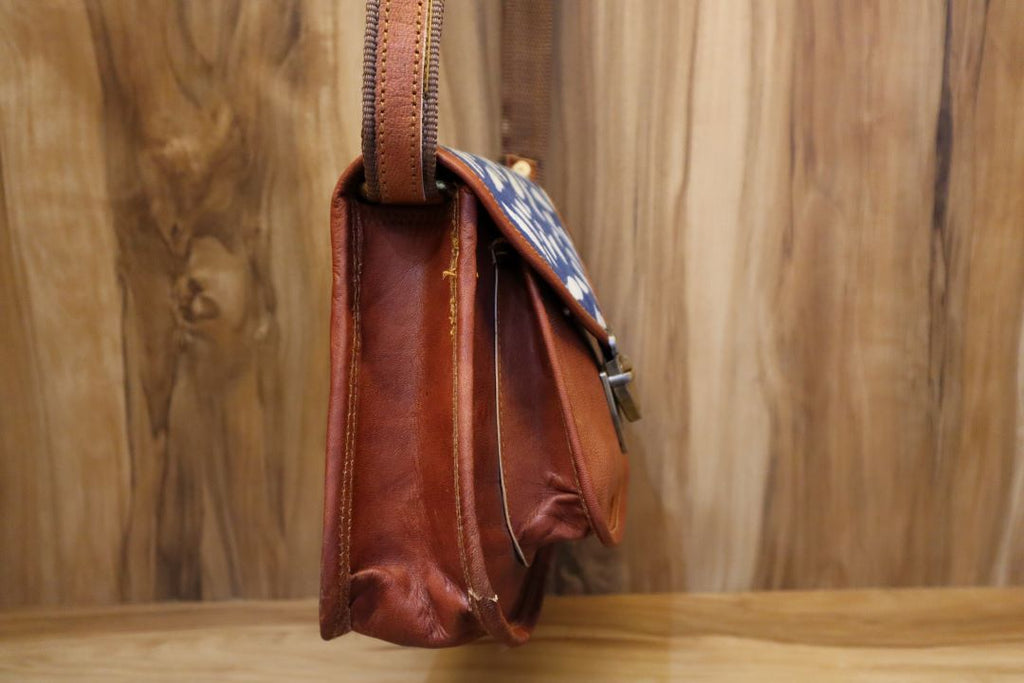 Travel-Ready Leather Sling Bag – Secure & Stylish
