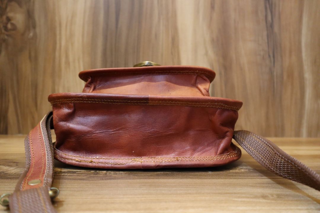 Travel-Ready Leather Sling Bag – Secure & Stylish