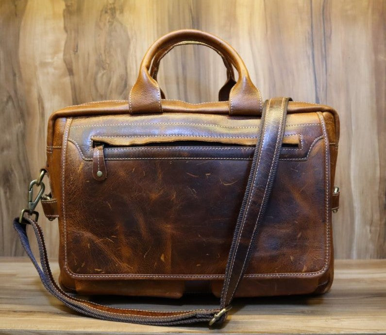 Vintage-Inspired Leather Messenger Bag – Rustic Brown