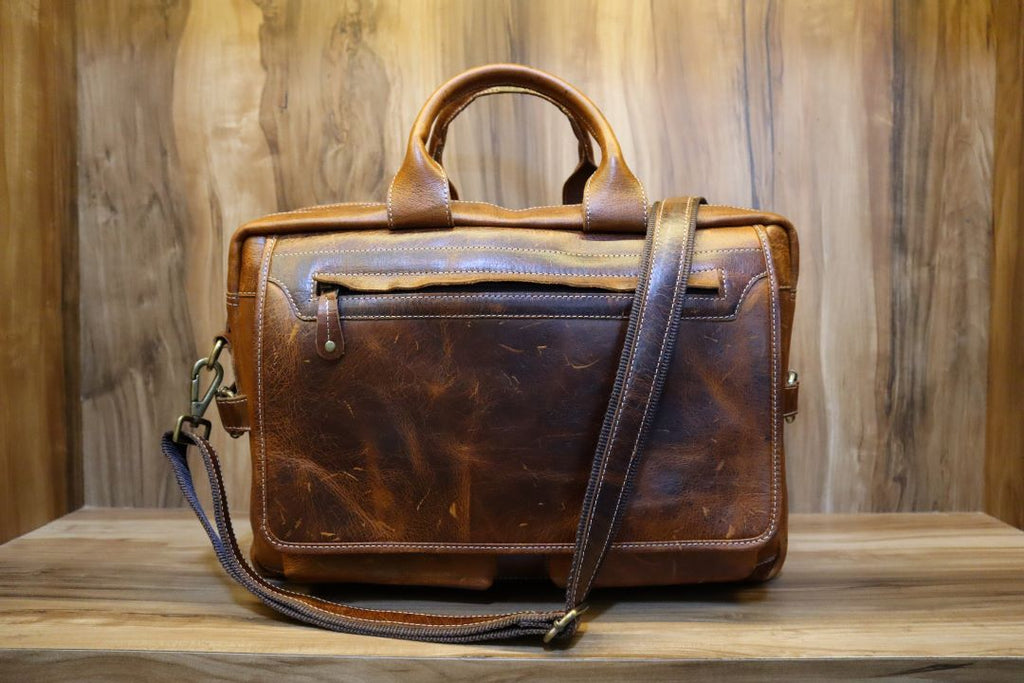 Vintage-Inspired Leather Messenger Bag – Rustic Brown