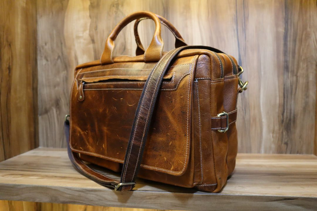 Vintage-Inspired Leather Messenger Bag – Rustic Brown