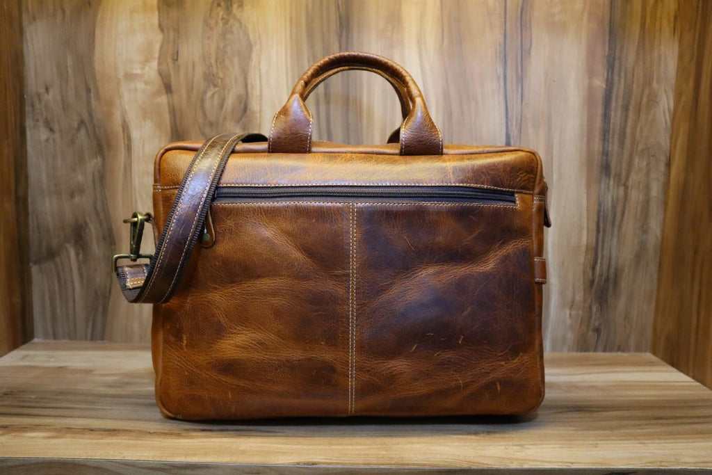 Vintage-Inspired Leather Messenger Bag – Rustic Brown