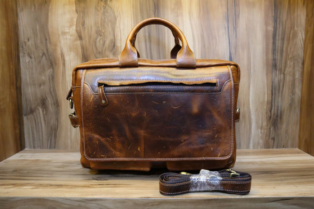 Vintage-Inspired Leather Messenger Bag – Rustic Brown